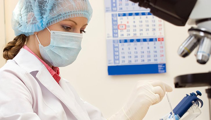 Lab clinician